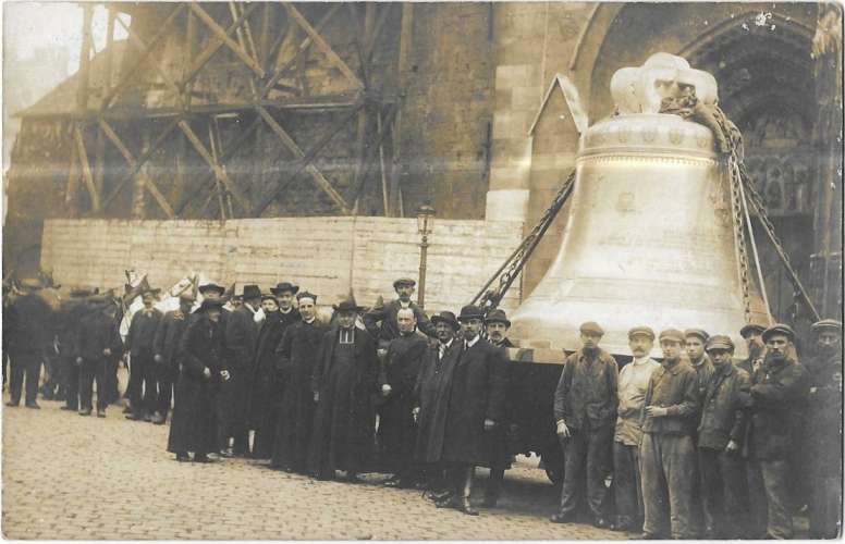 CARTE-PHOTO ROUEN baptème de cloche - phot Gros Horloge 