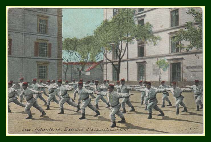 CPA  Infanterie Exercice d'assouplissement, voy 1909, Ed. L.V.