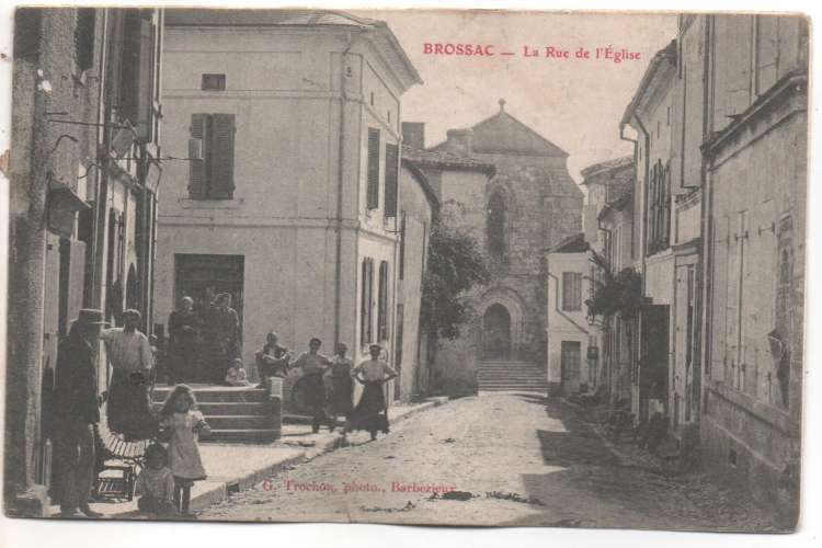 cpa  16 Brossac La rue de l'Eglise ( cachet convoyeur )