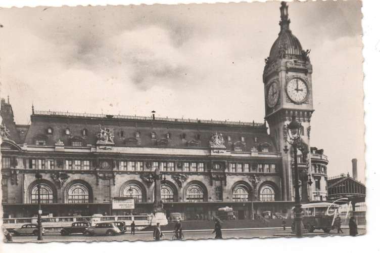 cpsm 75 Paris  la Gare de Lyon