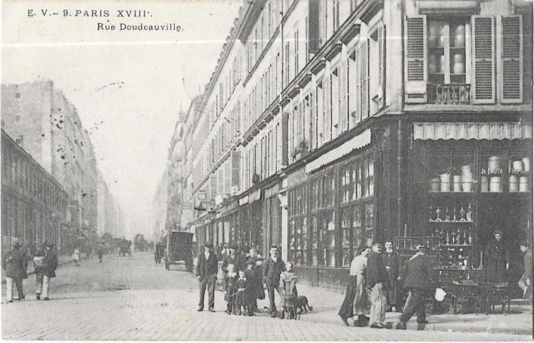 PARIS: rue Doudeauville - EV 9 