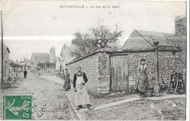 OUTARVILLE: la rue de la Gare