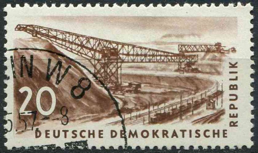 ALLEMAGNE RDA 1957 OBLITERE N° 295