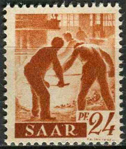 SARRE 1947 NEUF* charnière N° 205