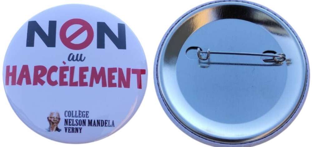 Badge épinglé Non au Harcèlement Collège Nelson Mandela 57 Verny