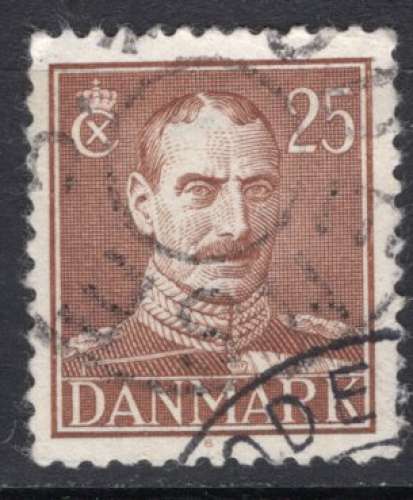 DANEMARK 1943 LE ROI CHRISTIAN X  25 O BRUN OBLITERE