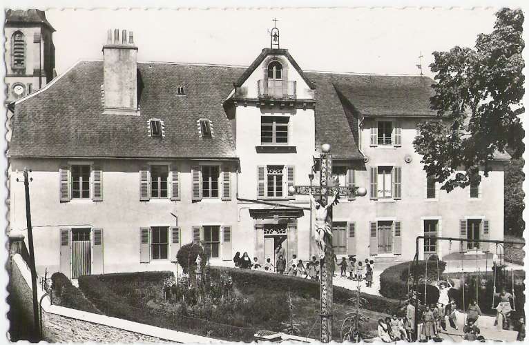 12 - ST JEAN DELNOUS - Maison d'enfants