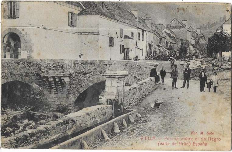 VIELLA (Valle de Aran): Puente sobre el rio Negro