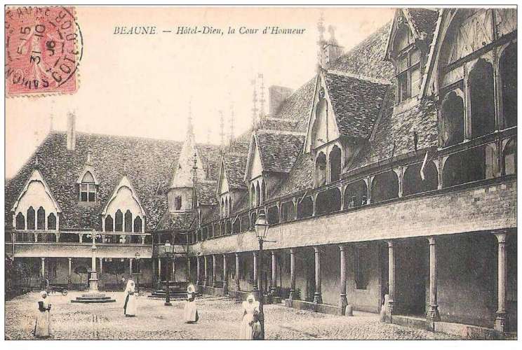 21 -  BEAUNE - Hotel-Dieu, la Cour d'Honneur