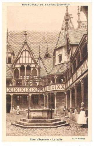 21 - BEAUNE - Hotel-Dieu, la Cour d'Honneur - le puits