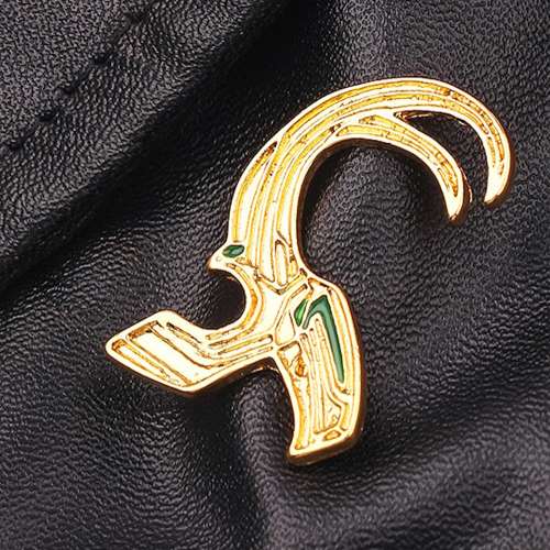 Pin's Neuf Pins - Dieu Loki Casque Super-Héros