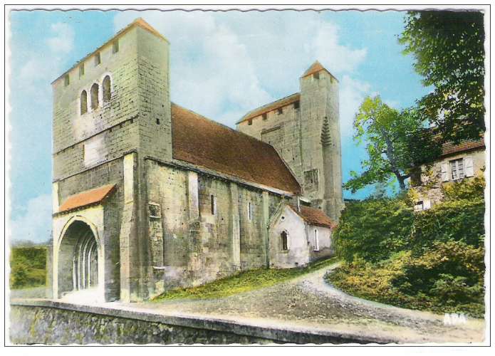 24 - LES EYZIES - EGLISE FORTIFIEE