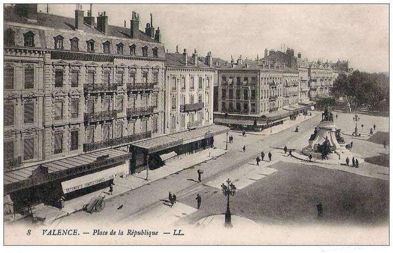 26 - Valence - place de la république