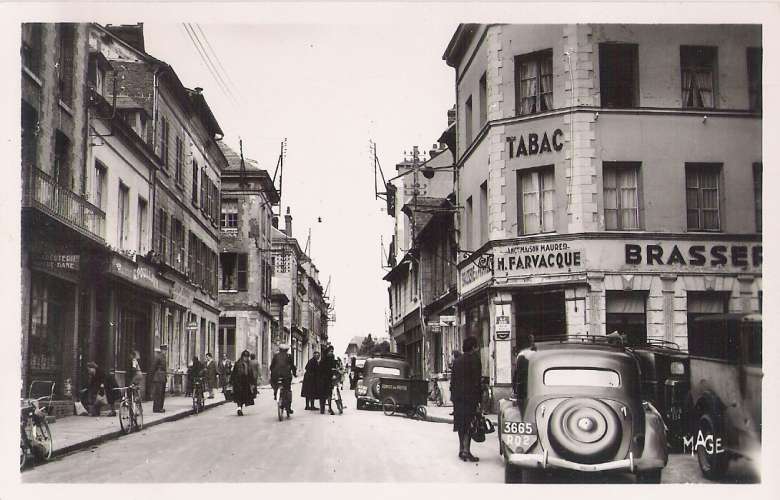 27 - LOUVIERS - Rue de l'Hôtel de Ville