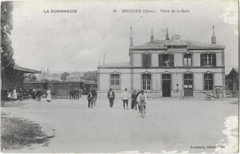 BRIOUZE: Place de la Gare- 18 Levasseur édit