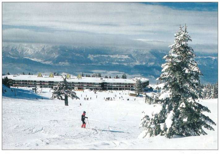 38 - ROCHE BERANGER - les pistes et le centre commercial