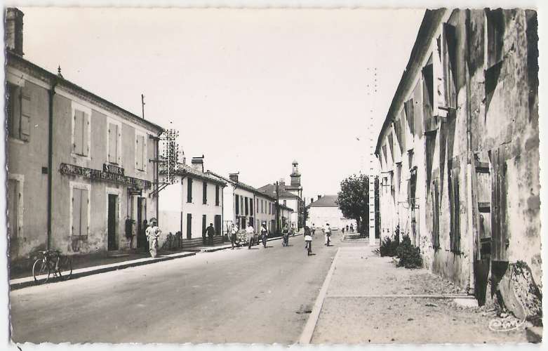 40 - SABRES - RUE PRINCIPALE ET LA POSTE