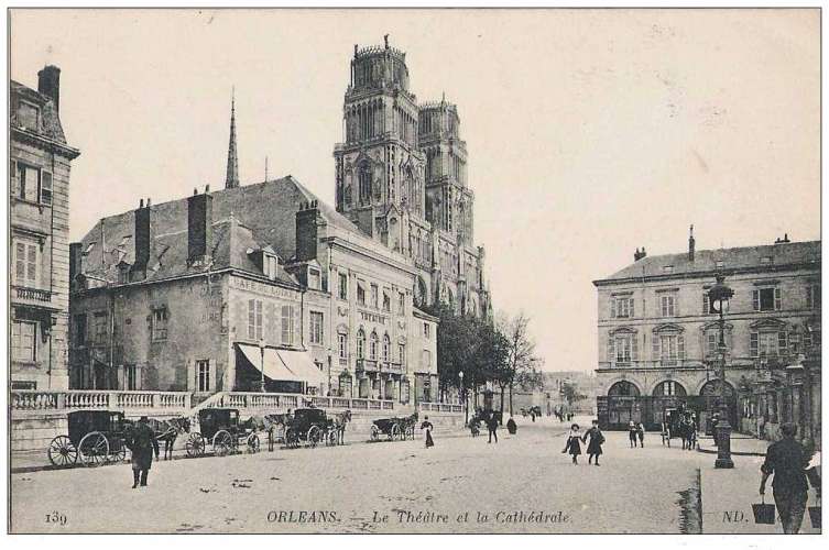 45 - Orléans - Le Théâtre et la Cathédrale