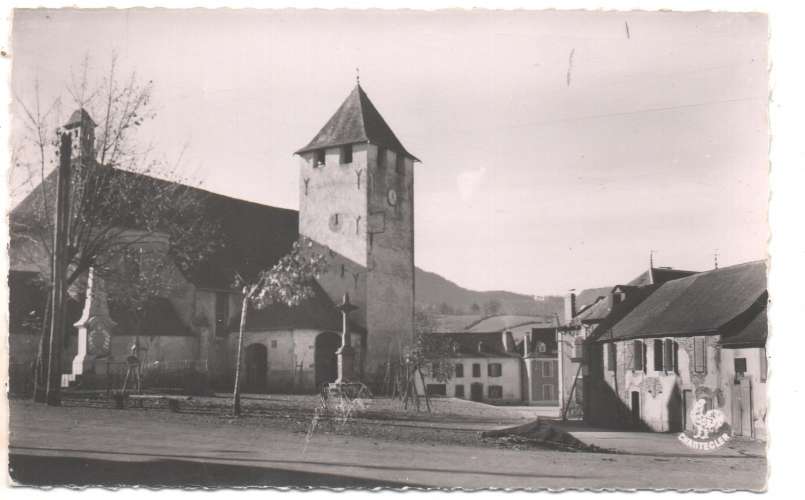 cpsm 64 Arette l'Eglise et le monument 