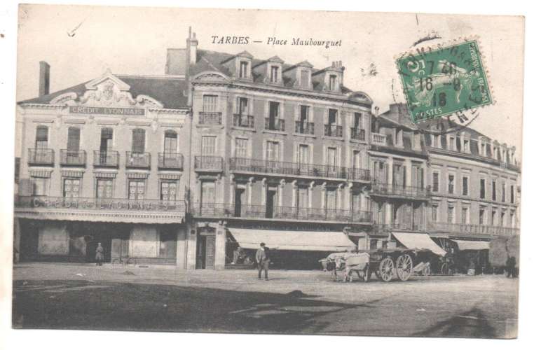 cpa 65 Tarbes Place Maubourguet ( Crédit Lyonnais , attelage )