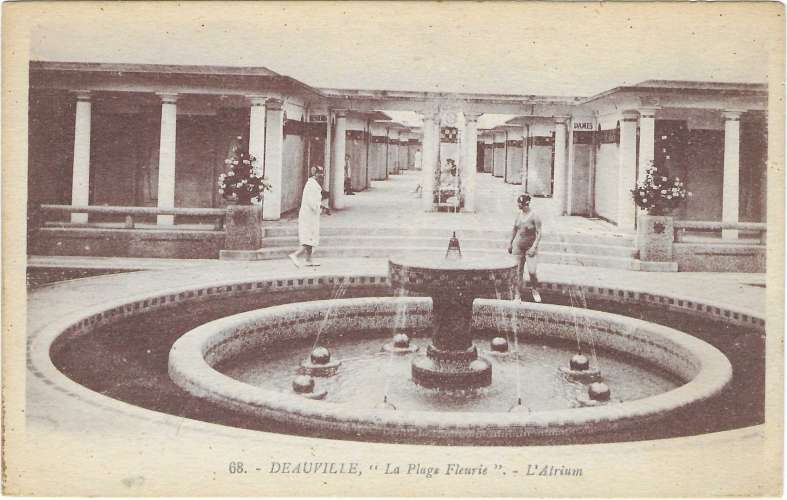 CPA - CALVADOS - DEAUVILLE, La Plage Fleurie - L'Atrium (68)