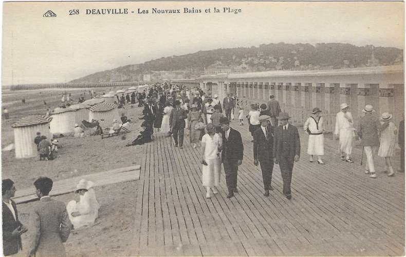 CPA - CALVADOS - DEAUVILLE, les Nouvaux Bains et la Plage (258)