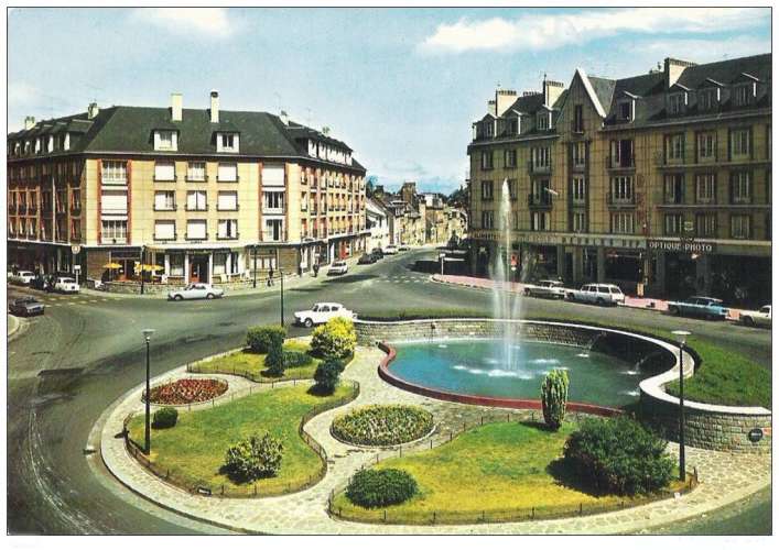 61 - Flèrs de l'orne - la place centrale